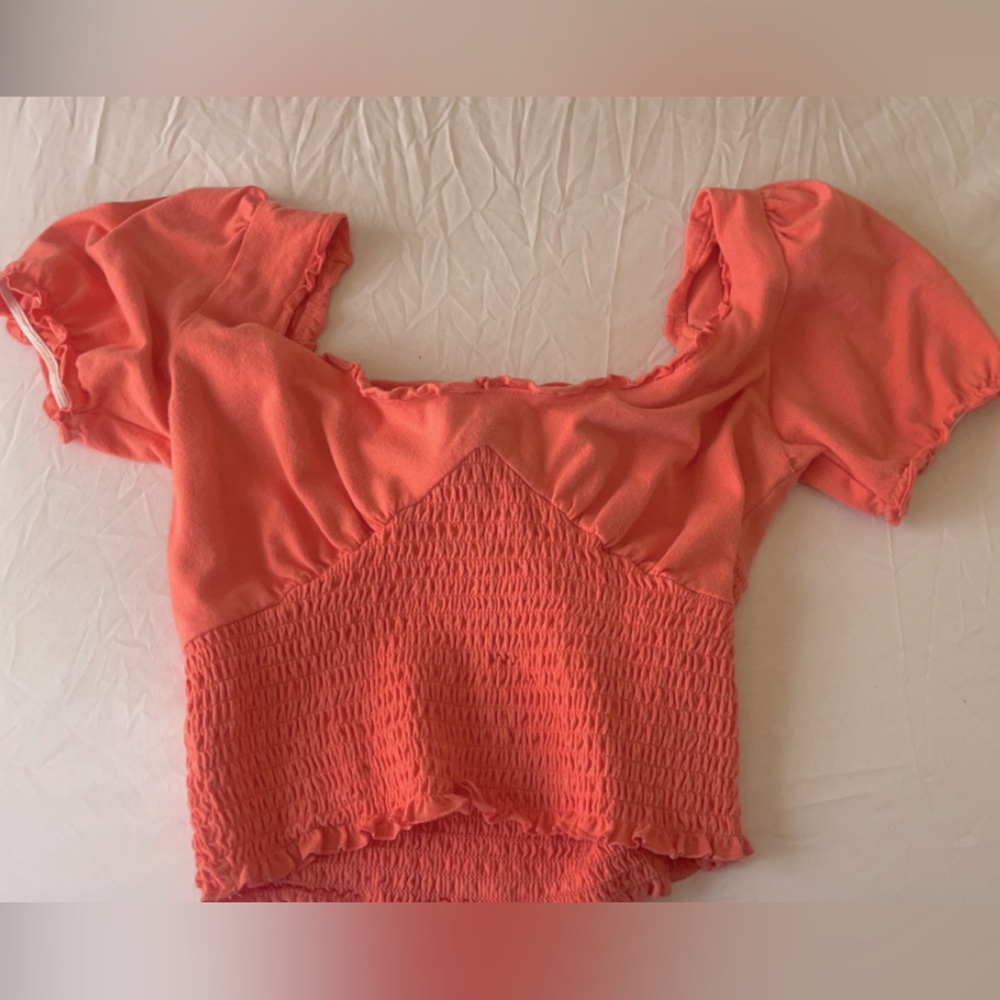 Never worn ZARA top with an adorable tie bow in the back!